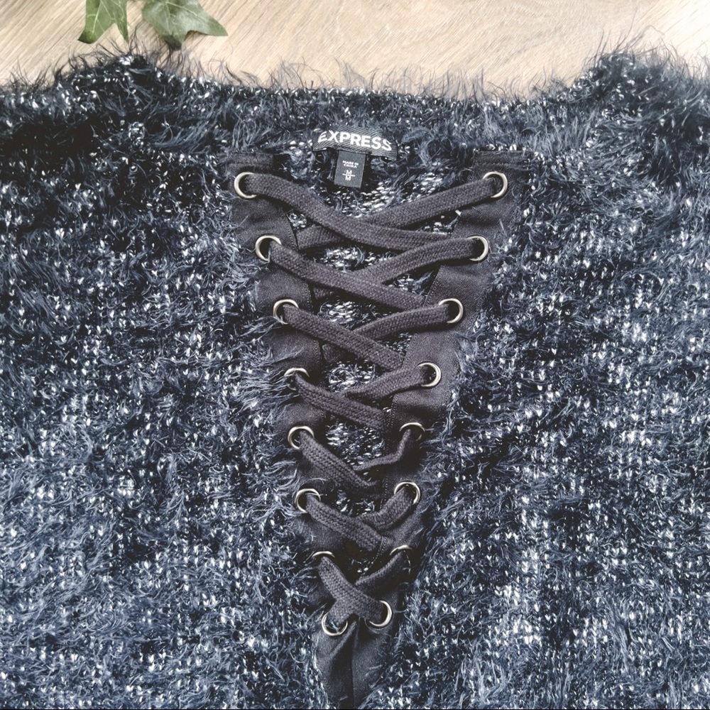 Express Sweater - Picture 5 of 6